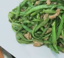 Stir-fried shredded green beans with pork