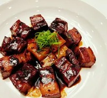 Black Truffle Braised Pork with Rice Cake