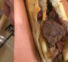 Spicy and lean donkey meat with flatbread