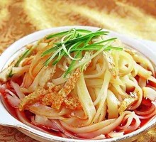 Stir-fried egg with green pepper and cold rice noodles