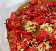 Spicy Garlic Lobster in Golden Soup