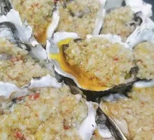 Garlic Steamed Oysters with Rice Noodles