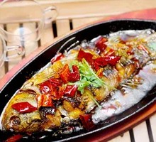 Sautéed Crucian Carp on Iron Plate