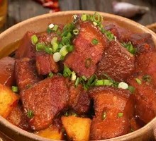 Braised Pork Belly in Clay Pot