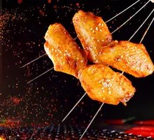 Grilled Chicken Wings on Iron Plate