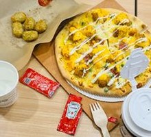 Golden Salted Egg Yolk Chicken Pizza