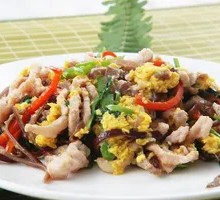 Wood Ear Mushroom and Pork Rice Bowl