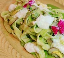 罗勒菌菇布拉塔宽面