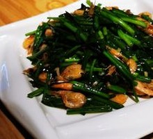 Stir-fried河虾 with leeks
