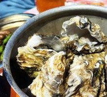 Steamed Live Oysters in Pressure Pot