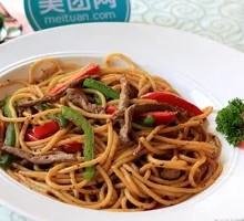 Black Pepper Beef Stir-Fried Noodles