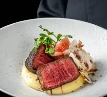 Pan-seared Filet Mignon with Creamy Mashed Potatoes and Salted Ham
