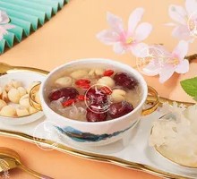 Tremella and Lotus Seed Soup