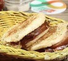 Pork head sandwich in baked flatbread