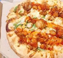 Spicy Crawfish & Tender Chicken Pizza
