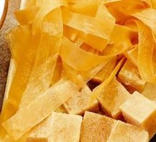Oil-soaked tofu skin