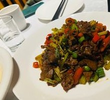 Stir-fried Yellow Beef with Camphor Tree