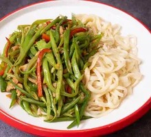 Braised Lentils with Shredded Pork Noodles