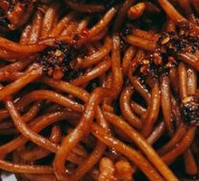 Stir-Fried Noodles with String Beans and Pork
