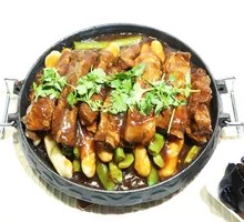 Stewed Pork Ribs with Flat Beans and Steamed Bun