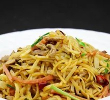 Stir-Fried Noodles with Shredded Pork