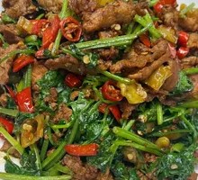 Cilantro Stir-Fried Yellow Beef