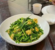Stir-fried eggs with chives