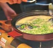 Stewed Fish Head Soup in Clay Pot