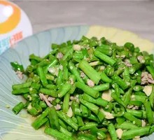 Stir-fried string beans with meat