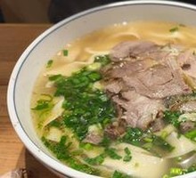 Beef Bone Soup Noodles with Large Beef Pieces