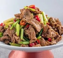 Stir-Fried Beef with Yellow Onion