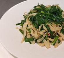 Stir-Fried Leek with Tofu Skin