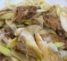 Scallion Stir-Fried Lamb Noodles