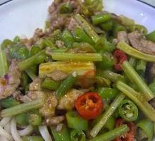 Stir-Fried Yellow Beef Noodles