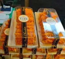 Crab Roe with Rice Crackers