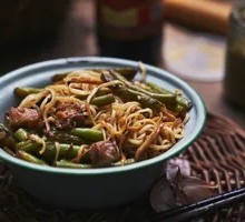 Stewed Noodles with Green Beans and Pork