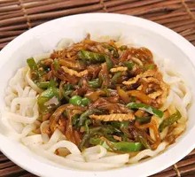 Spicy Pepper and Pork Noodles