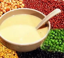 Freshly Ground Five-Grain Soy Milk