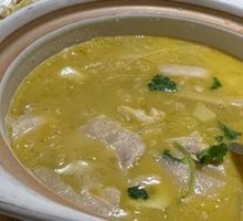 Sour Cabbage and Pork in Clay Pot