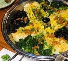 Golden Garlic Steamed Seasonal Vegetables