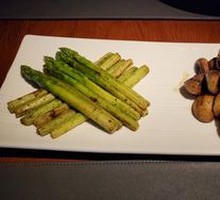 Black Pepper Mushrooms Sautéed with Water Bamboo Shoots