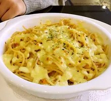 Baked Macaroni with Cheese and Meat Sauce