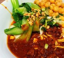 Spicy Pork Sauce Noodles with Peas