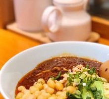 Spicy Pork Sauce Noodles with Peas