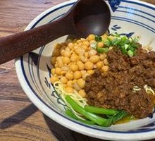 Signature Dry-Quick Stir-Fried Spicy Noodles with Peas and Pork