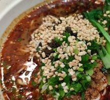 Spicy Pork Sauce Noodles with Peas