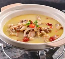 Braised Pig's Trotter and Chicken in Clay Pot