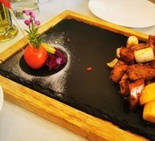 Black Pepper Wagyu Cubes with Wild Mushrooms