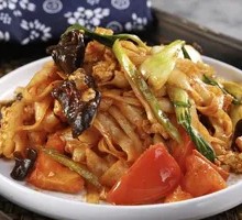 Tomato and Egg Stir-Fried Noodles