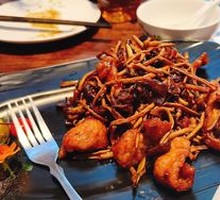 Bamboo Shoot Mushroom Stir-Fried with Pork Neck Meat